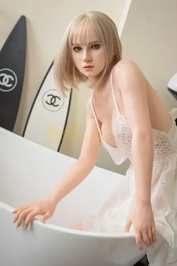 MILF 163cm 5ft4 S45 Tina silicone porn doll