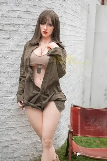 Silicon wives Molly